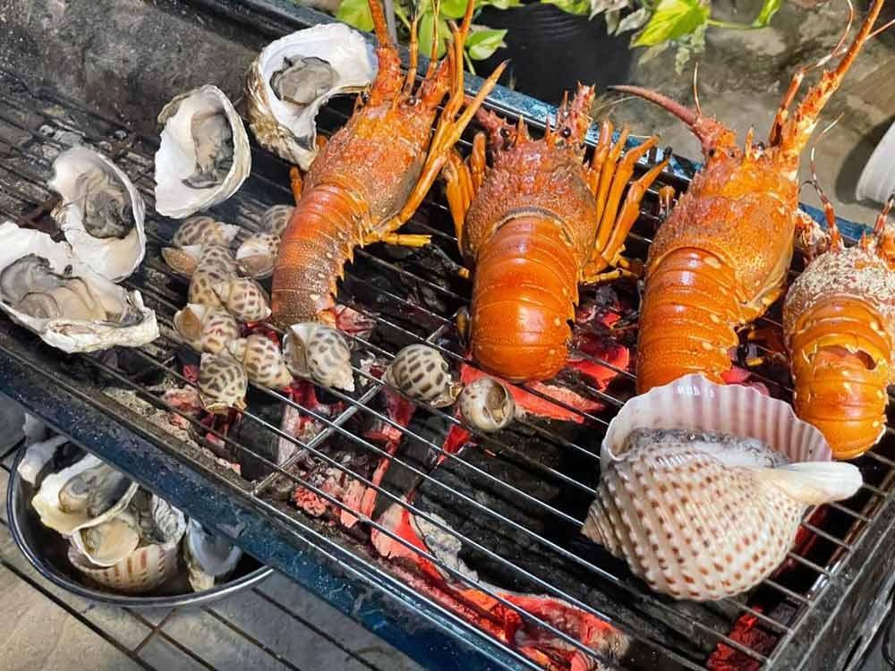 Hải sản là món ăn được thực khách yêu thích khi đến với Ninh Thuận.